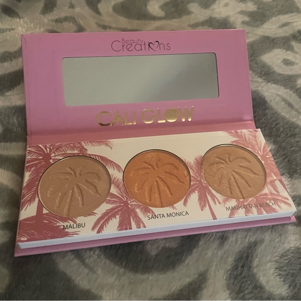 Beauty Creation’s Caliglow Santa Monica Highlighting Palette